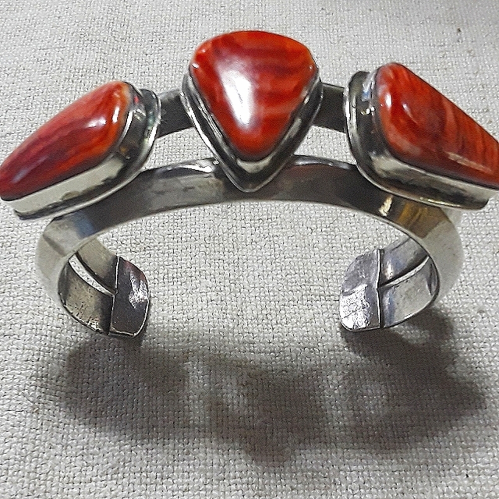 NATIVE AMERICAN SPINY OYSTER CUFF BRACELET